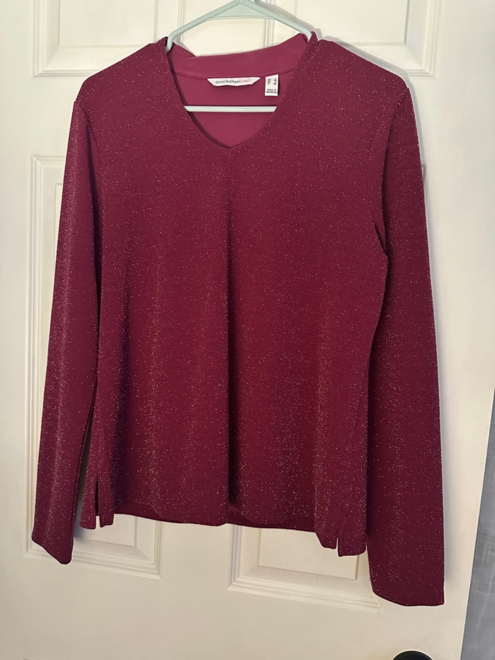 Isaac Mizrahi Shimmery Burgundy V-Neck Long Sleeve Top. Worn once size small
